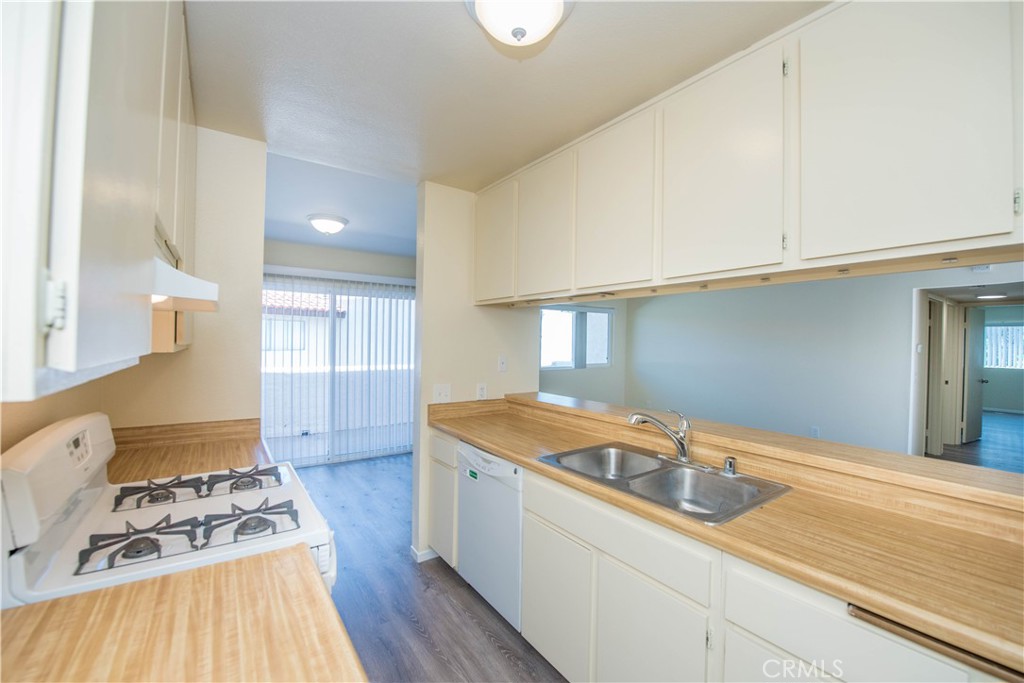 18902 Valley, Huntington Beach CA 92646 - photo 14