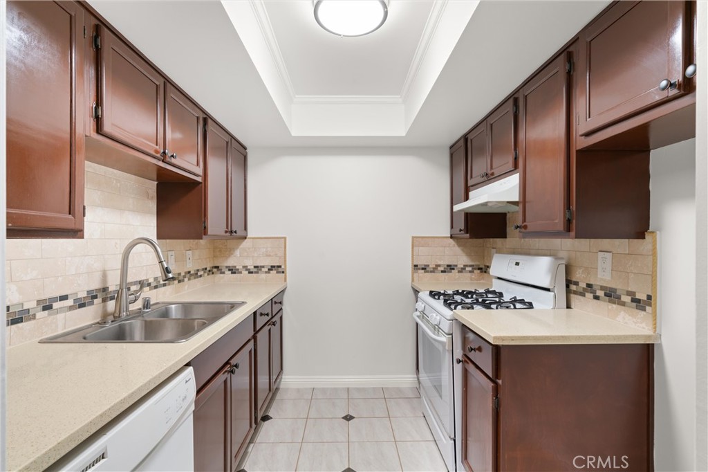 Welcome home! - 18961 Florida Street 2, Huntington Beach CA 92648 - photo 1