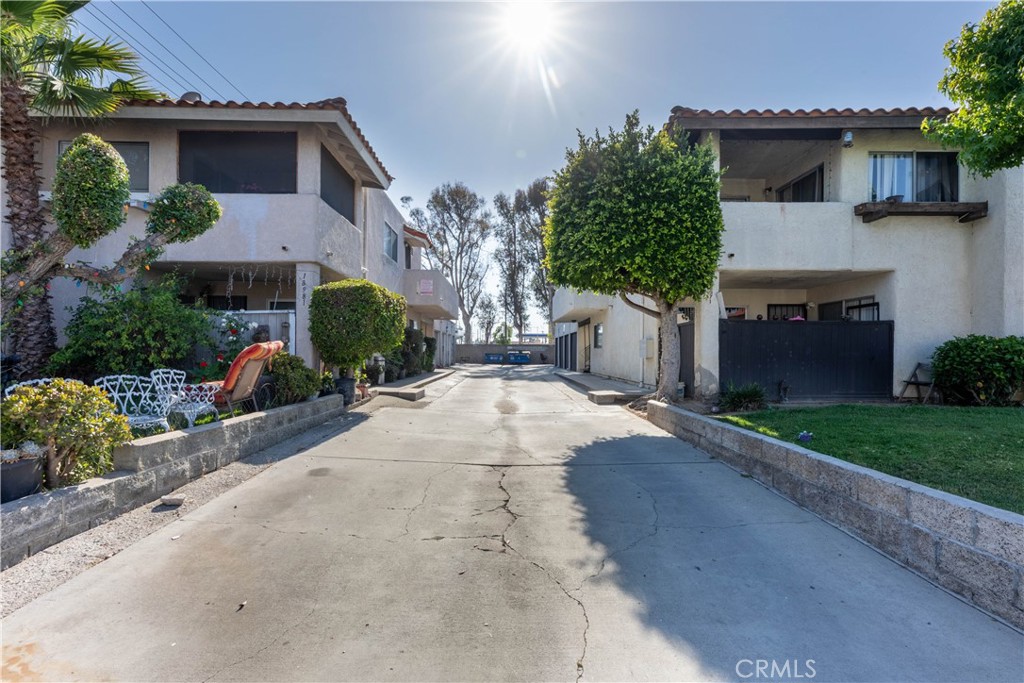 18981 Valley Cir C, Huntington Beach CA 92649 - photo 1