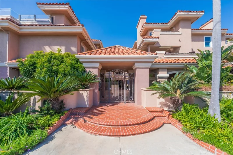 1900 Pacific Coast 16, Huntington Beach, CA 92648