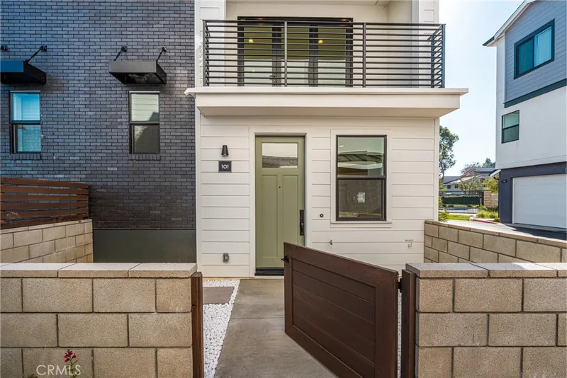19031 Main St #101, Huntington Beach, CA 92648