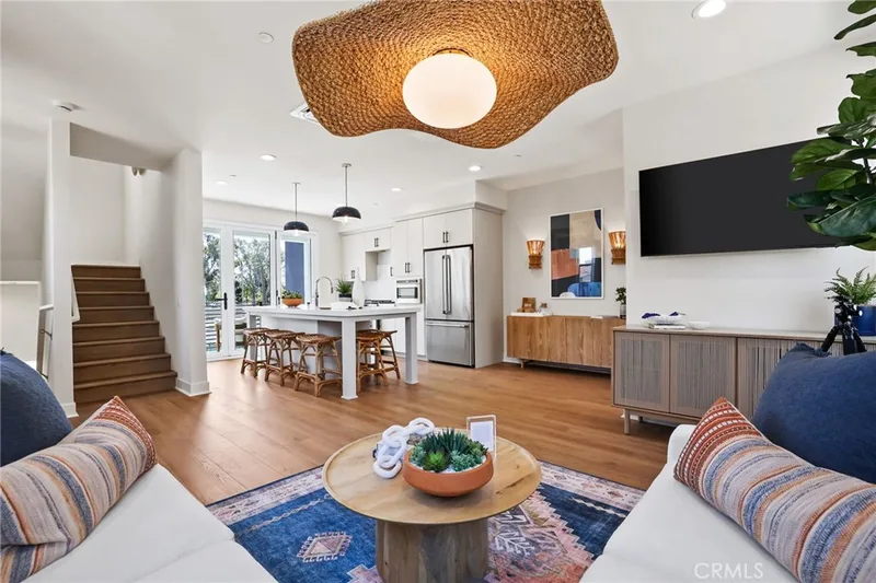 19051 Main Street 113, Huntington Beach, CA 92648