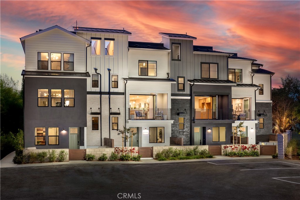 model homes - 19071 Main Street 113, Huntington Beach CA 92648 - photo 1