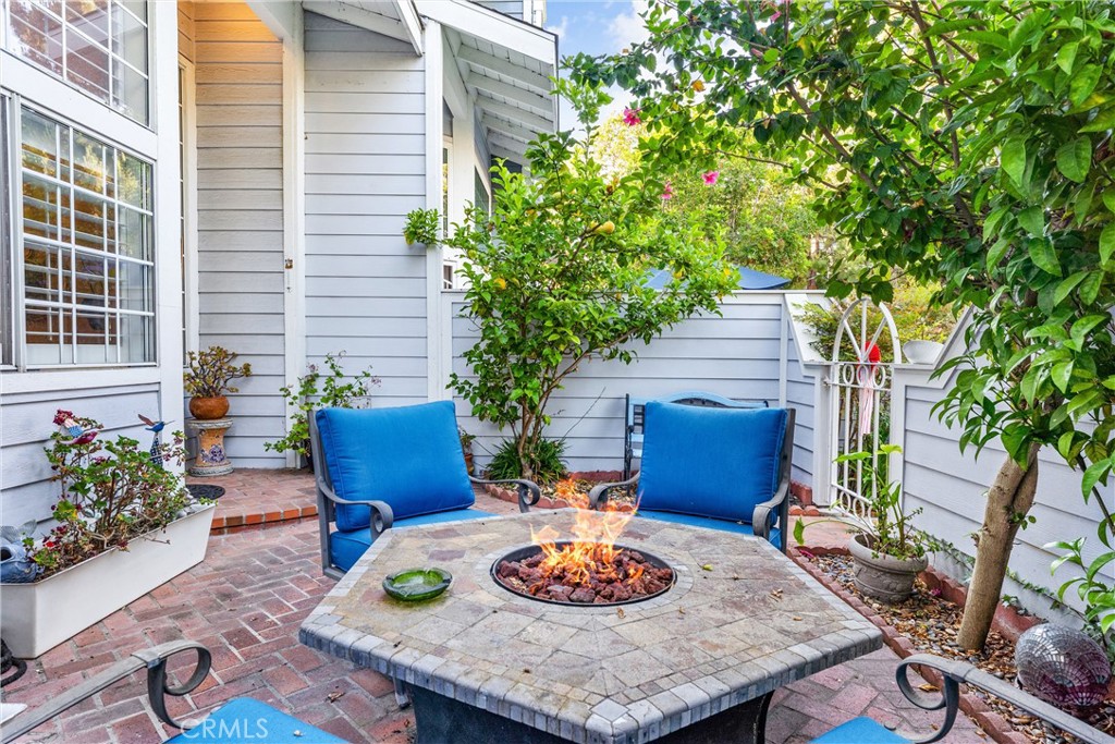 19110 Beachcrest Lane E, Huntington Beach CA 92646 - photo 2