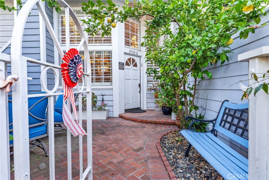 19110 Beachcrest Lane E, Huntington Beach CA 92646 - photo 4