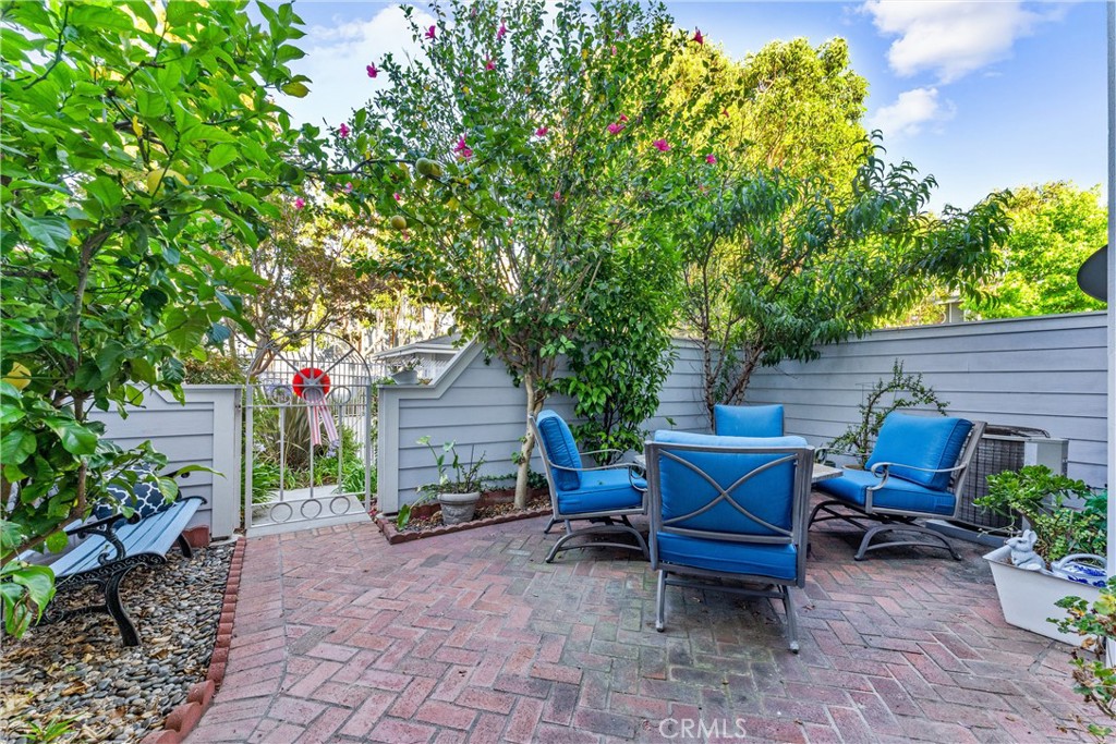 19110 Beachcrest Lane E, Huntington Beach CA 92646 - photo 5