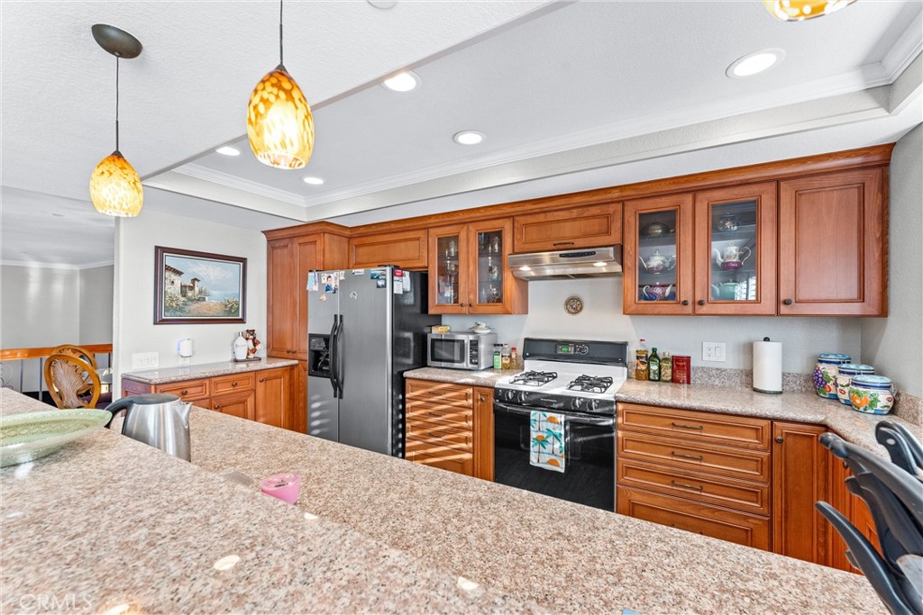 19110 Beachcrest Lane E, Huntington Beach CA 92646 - photo 24