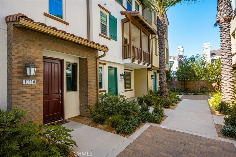 19114 Azul, Huntington Beach