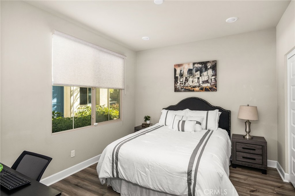 First Floor Bedroom with full bath - 19114 Azul, Huntington Beach CA 92648 - photo 4