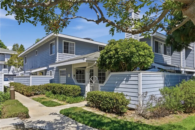 19116 Queensport Lane E, Huntington Beach, CA 92646