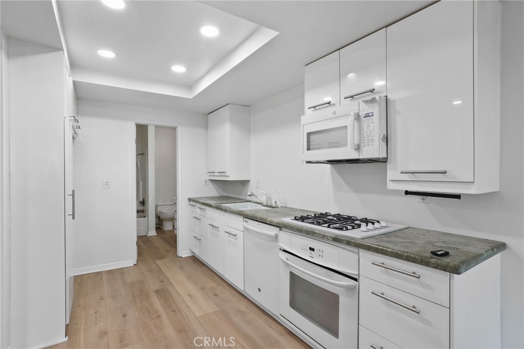 19132 Shoreline 2, Huntington Beach CA 92648 - photo 1