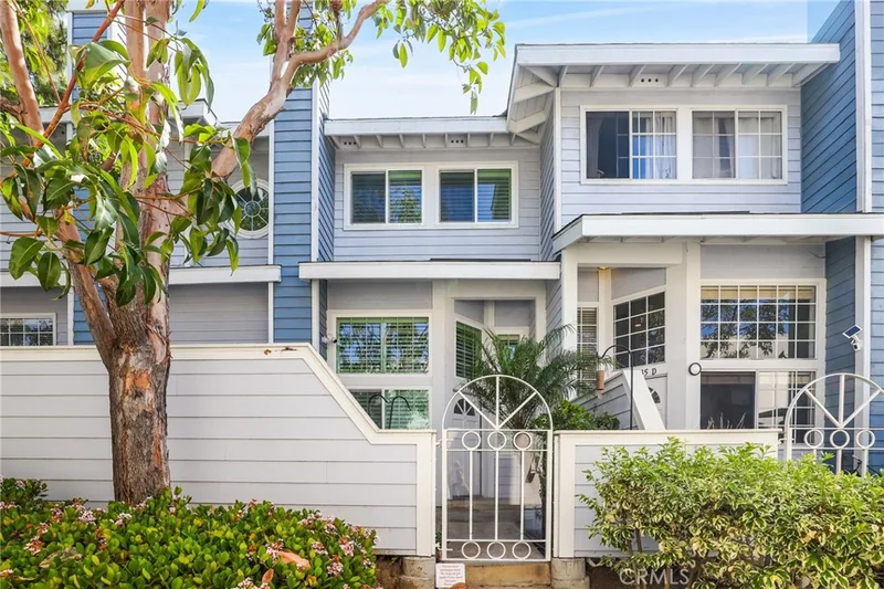 19135 Beachcrest, Huntington Beach, CA 92646