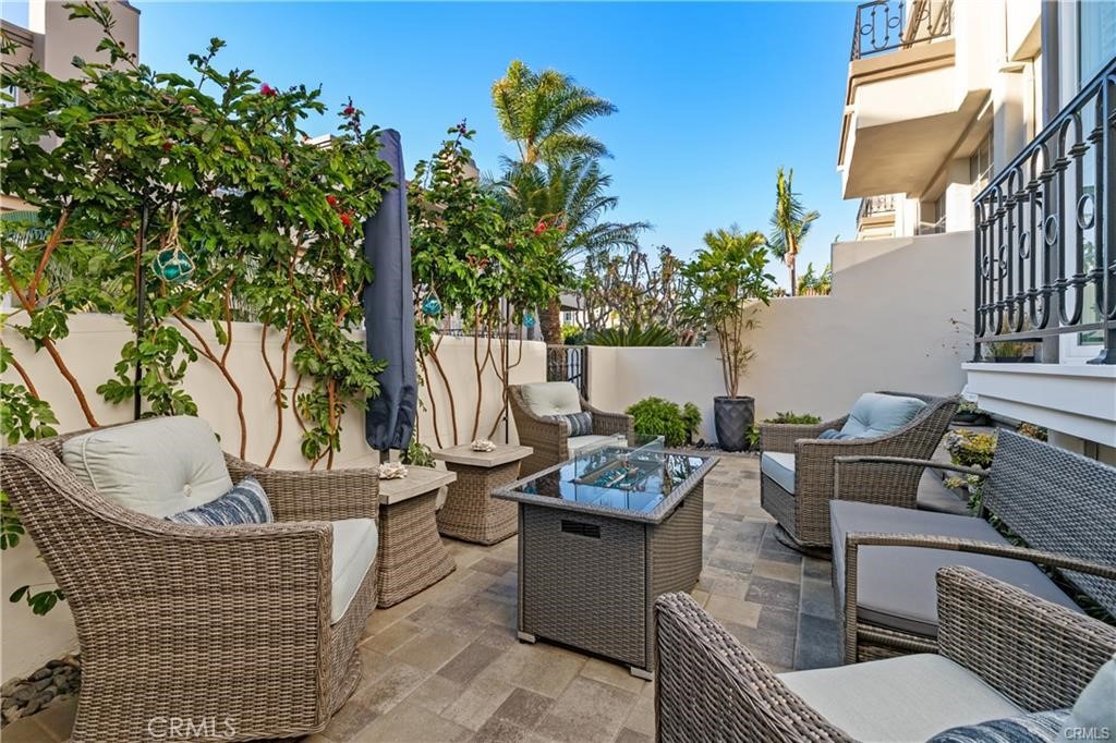19295 Wingedfoot Circle, Huntington Beach CA 92648 - photo 1
