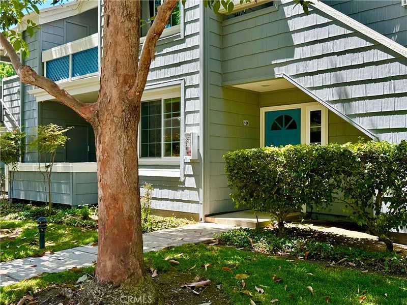 19342 Sunray Lane 104, Huntington Beach, CA 92648