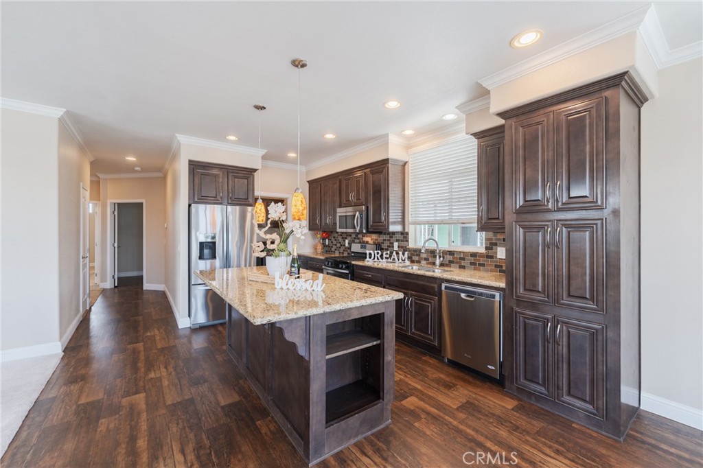 Great Kitchen with granite counters - 19350 Ward #24 Street, Huntington Beach CA 92646 - photo 11