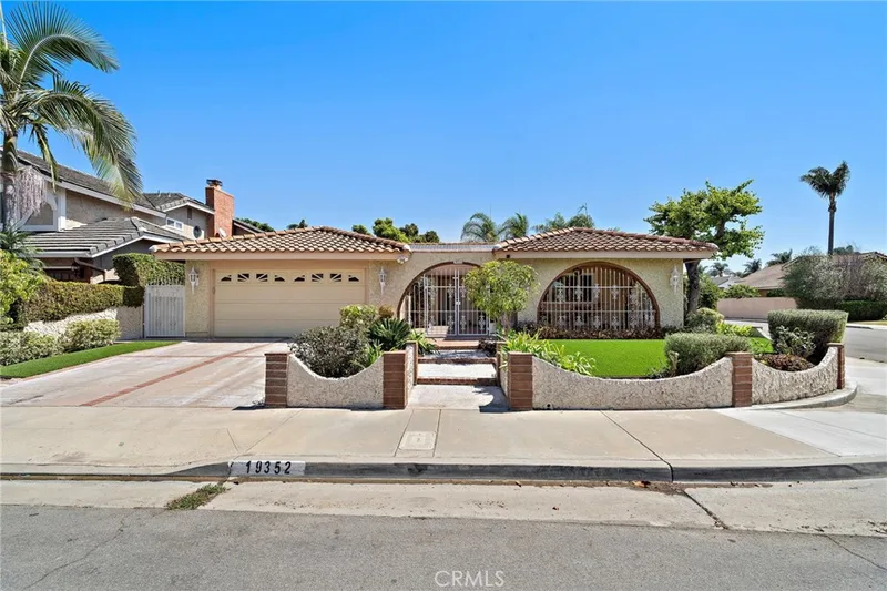 19352 Sailwind Lane, Huntington Beach, CA 92646