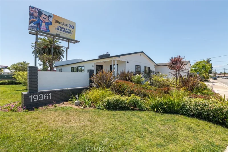 19361 Beach Blvd., Huntington Beach, CA 92648
