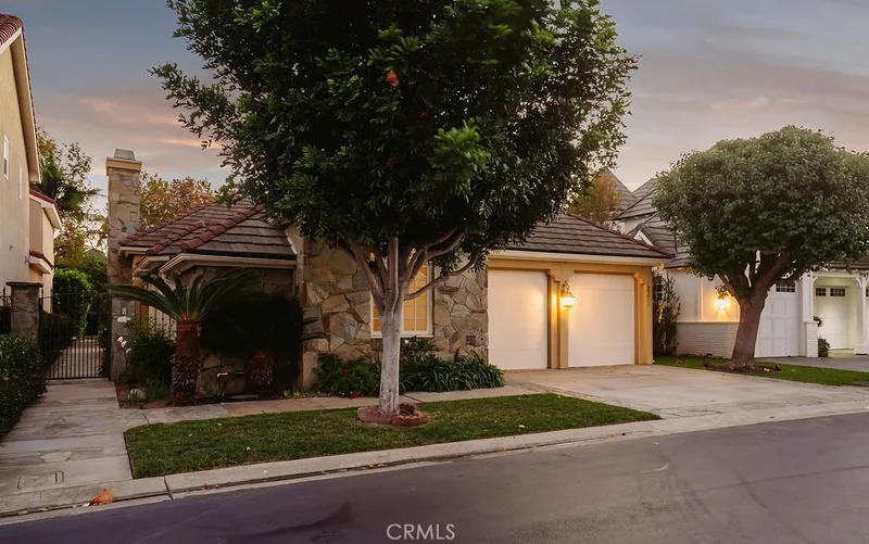 19371 Woodlands, Huntington Beach, CA 92648