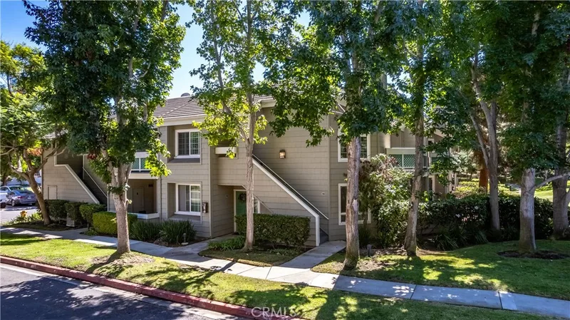 19401 Sunray Lane 206, Huntington Beach, CA 92648