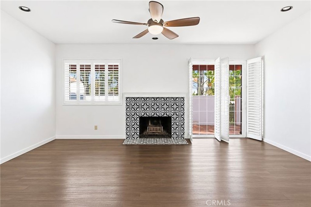 Living room - 19481 Pompano Lane 112, Huntington Beach CA 92648 - photo 2