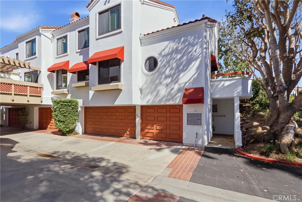 Exterior - rear side with3-car garage - 19481 Pompano Lane 112, Huntington Beach CA 92648 - photo 18