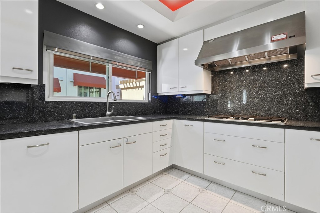 Kitchen with window over sink - 19481 Pompano Lane 112, Huntington Beach CA 92648 - photo 19