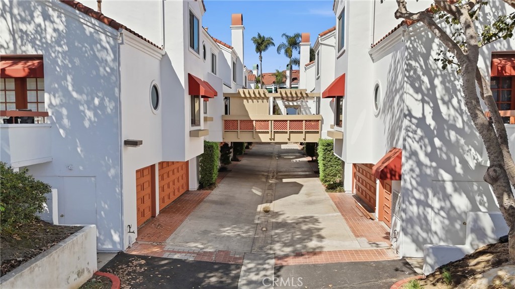 Shared driveway - 19481 Pompano Lane 112, Huntington Beach CA 92648 - photo 34