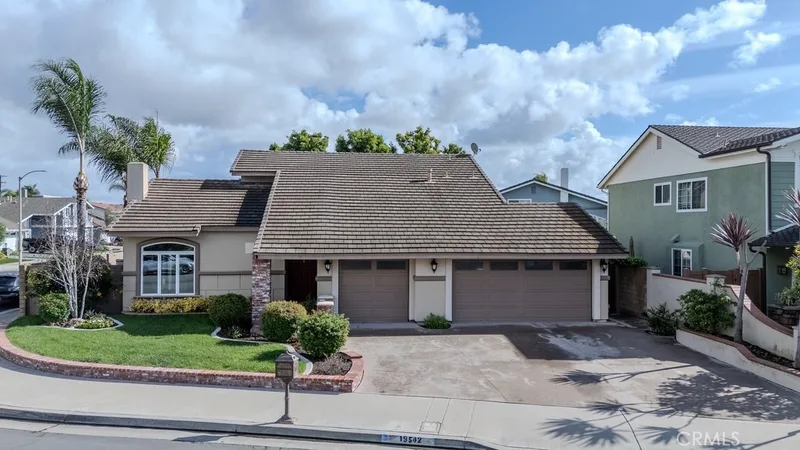 19542 Drybrook Ln., Huntington Beach, CA 92646