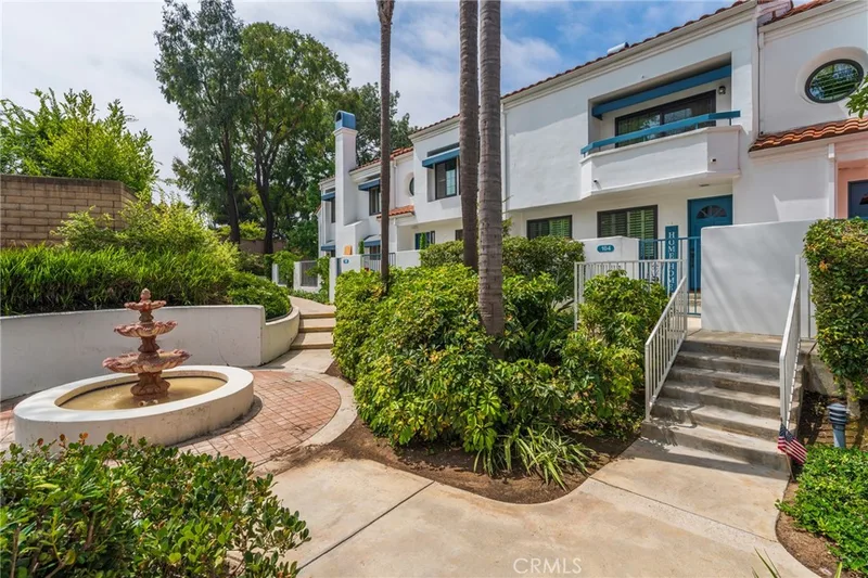 19561 Pompano Ln 104, Huntington Beach, CA 92648