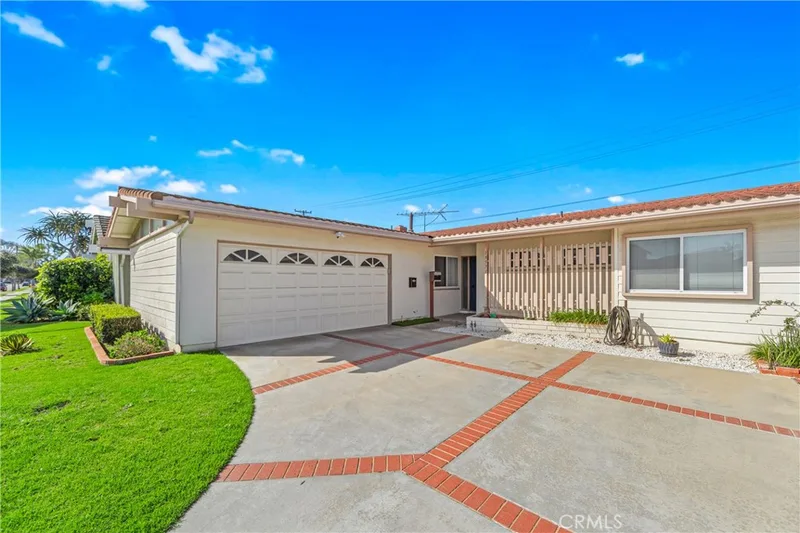 19571 Roderick, Huntington Beach, CA 92646