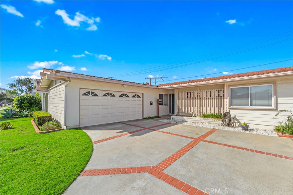 19571 Roderick, Huntington Beach CA 92646 - photo 1