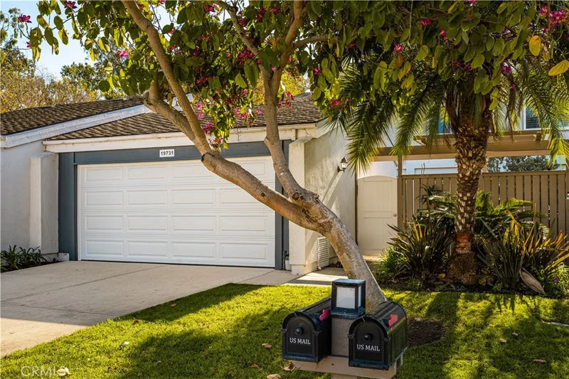 19731 Shorecliff, Huntington Beach, CA 92648
