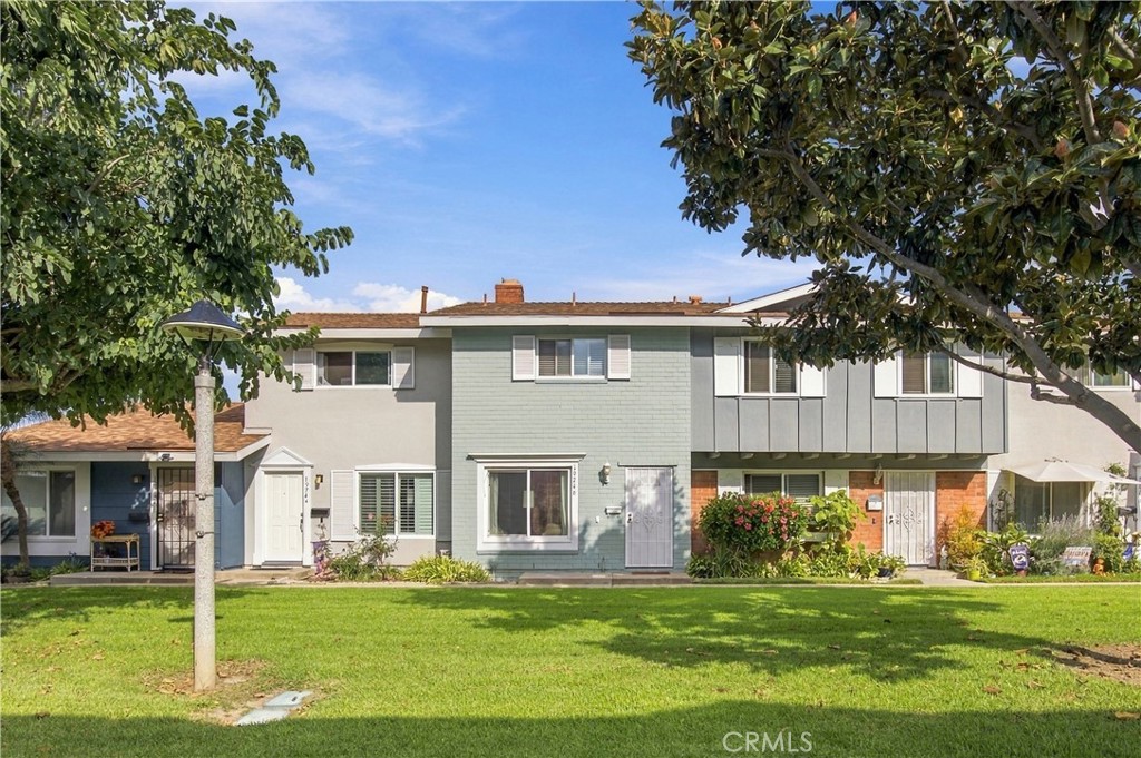 19746 Kingswood, Huntington Beach CA 92646 - photo 2