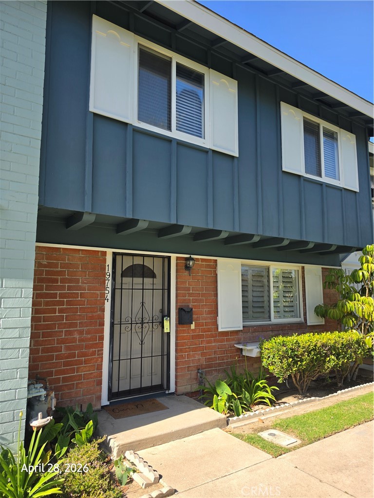 19754 Kingswood Lane, Huntington Beach CA 92646 - photo 1