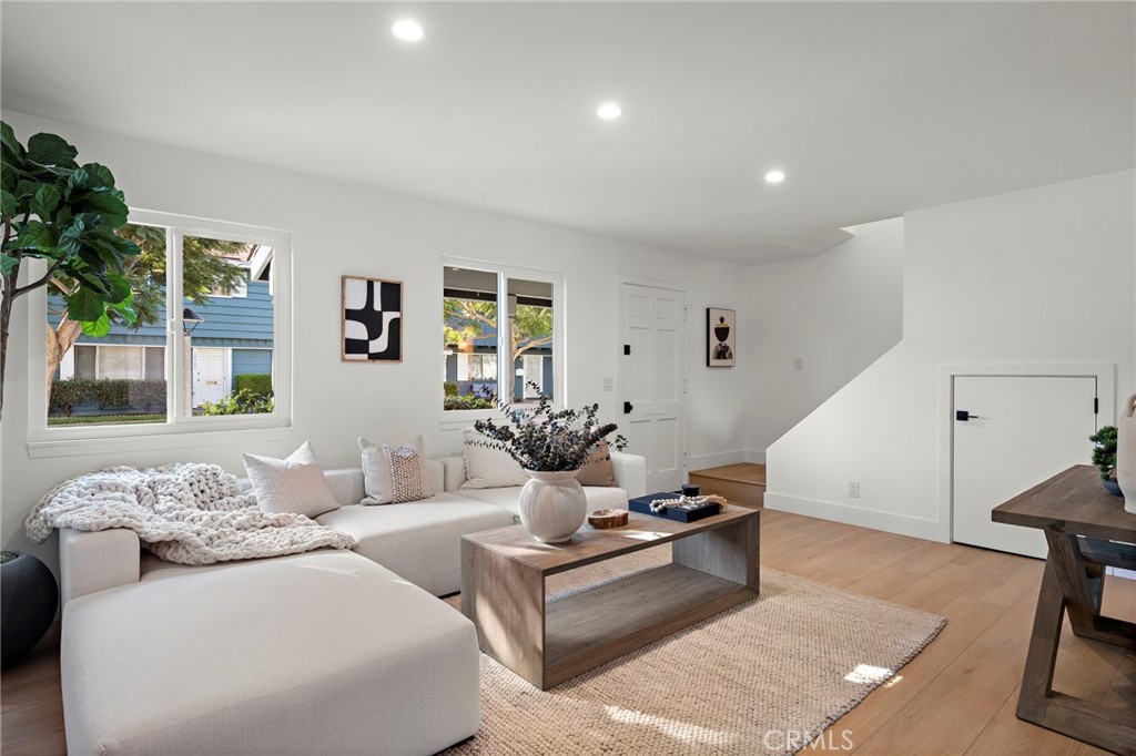 19791 Cambridge Lane, Huntington Beach CA 92646 - photo 4