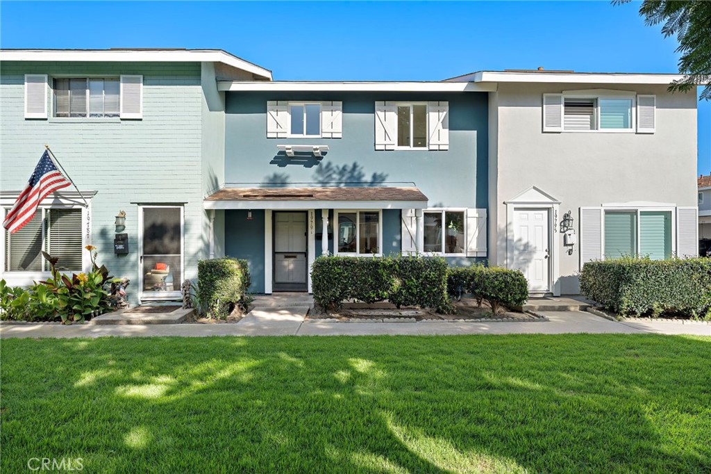 Front exterior of property - 19791 Cambridge Lane, Huntington Beach CA 92646 - photo 23