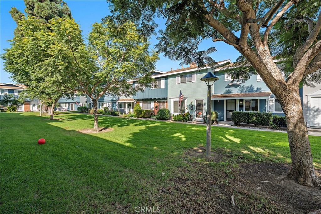 Greenbelt in front of home - 19791 Cambridge Lane, Huntington Beach CA 92646 - photo 24