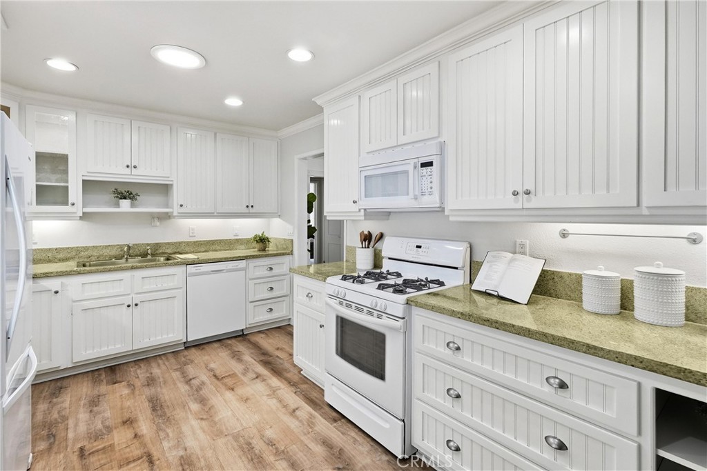 19802 Trident Lane, Huntington Beach CA 92646 - photo 9