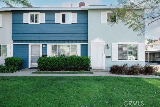 Welcome to charming 19842 Cambridge Lane, Huntington Beach - fabulous end unit location on an expansive park-like greenb - 19842 Cambridge Lane, Huntington Beach CA 92646 - photo 1
