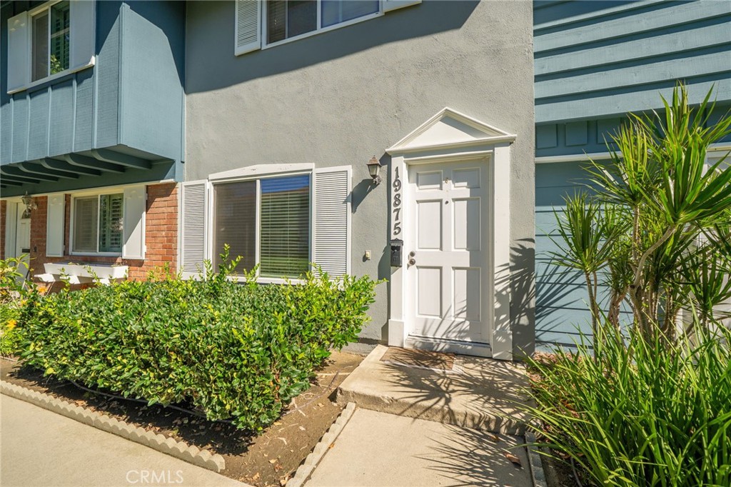 19875 Kingswood, Huntington Beach CA 92646 - photo 5