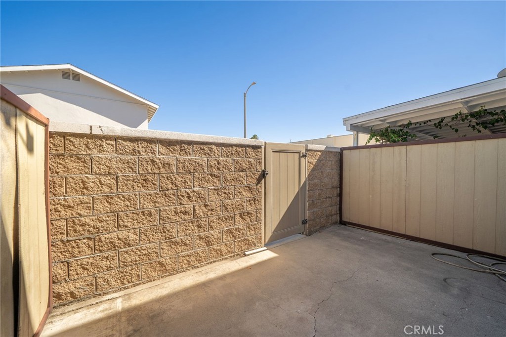 19875 Kingswood, Huntington Beach CA 92646 - photo 25