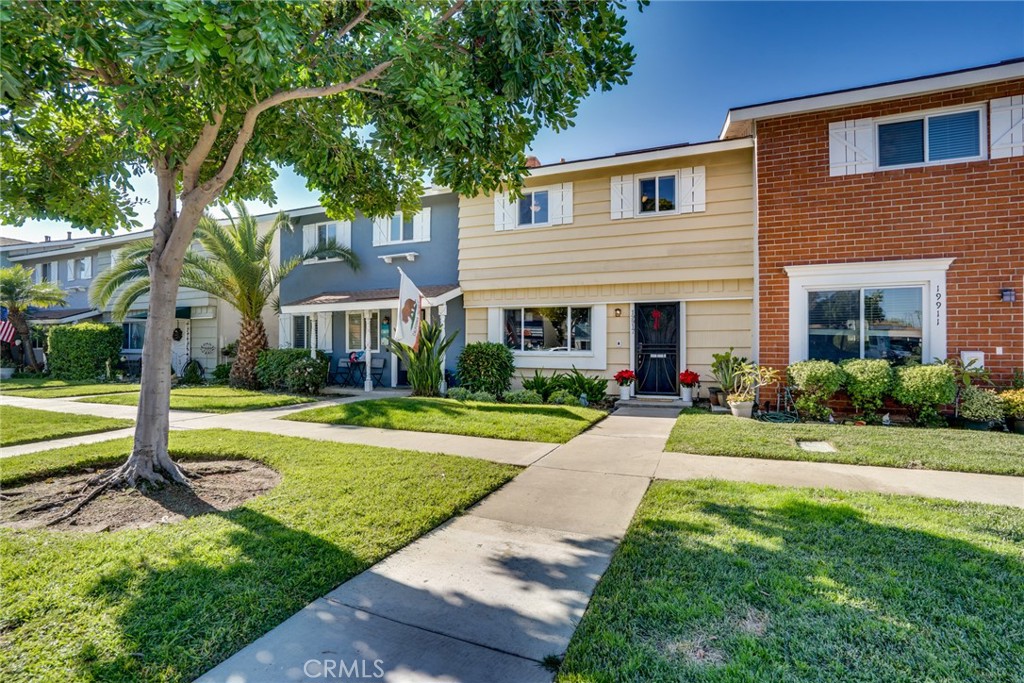 19917 Piccadilly, Huntington Beach CA 92646 - photo 1