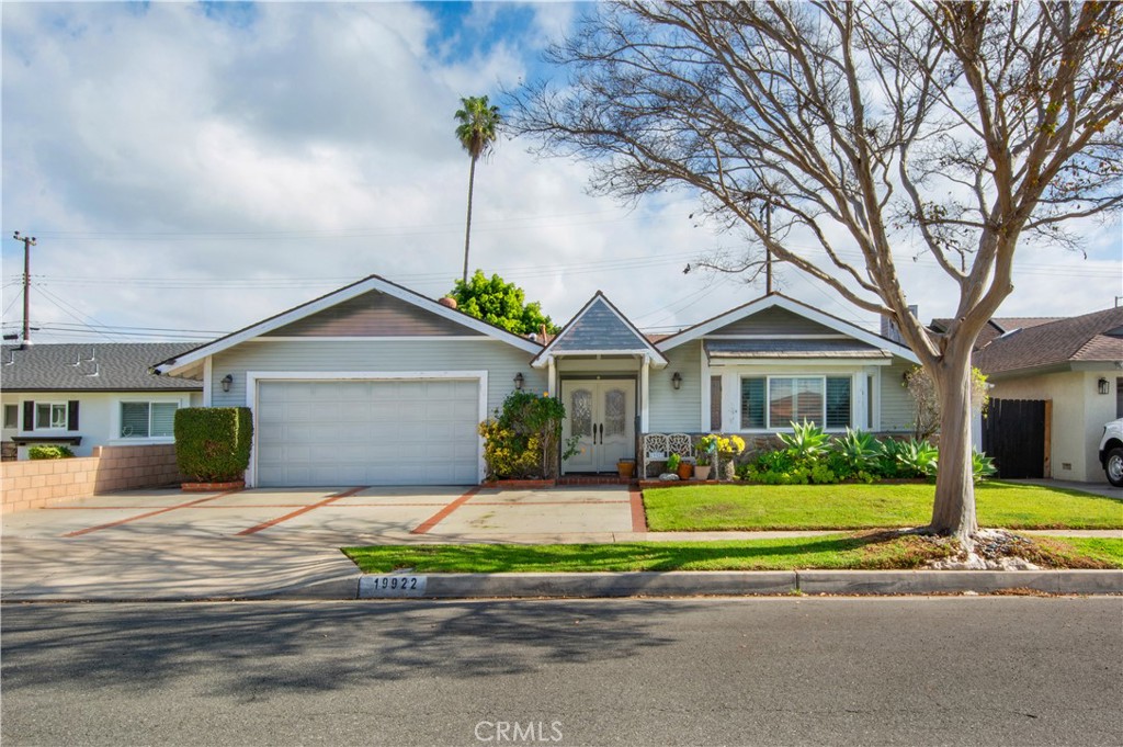 Direct front view of home. - 19922 Gloucester, Huntington Beach CA 92646 - photo 1