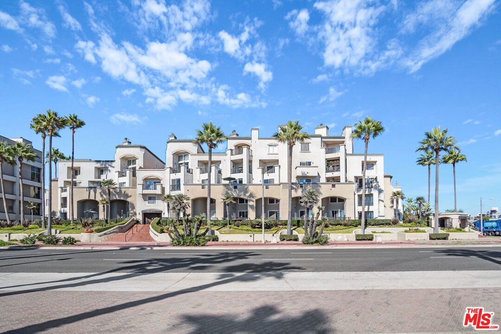 200 Pacific Coast Highway 445, Huntington Beach CA 92648 - photo 1
