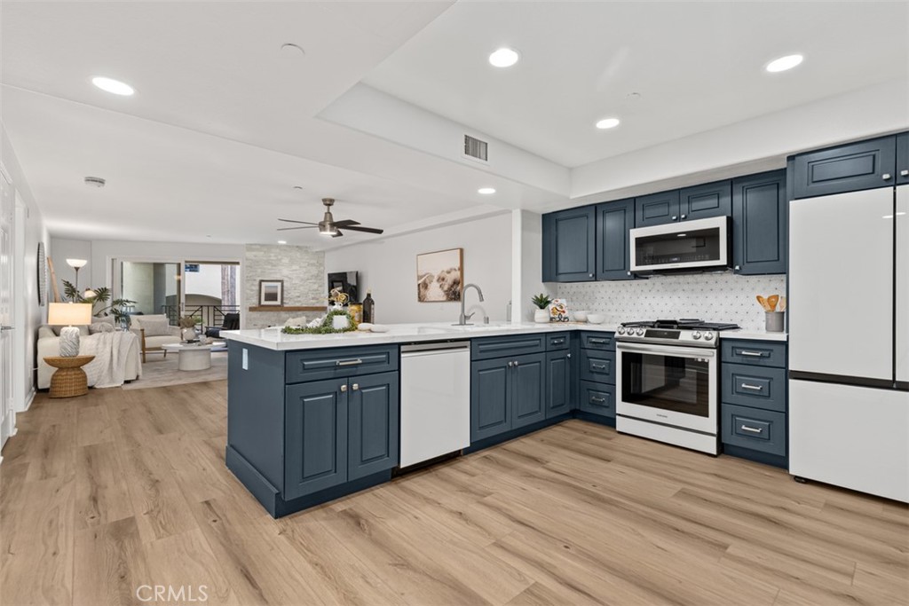 200 Pacific coast Highway M50, Huntington Beach CA 92648 - photo 3