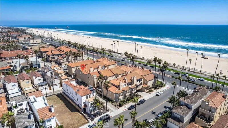 2000 Pacific Coast Highway 203, Huntington Beach