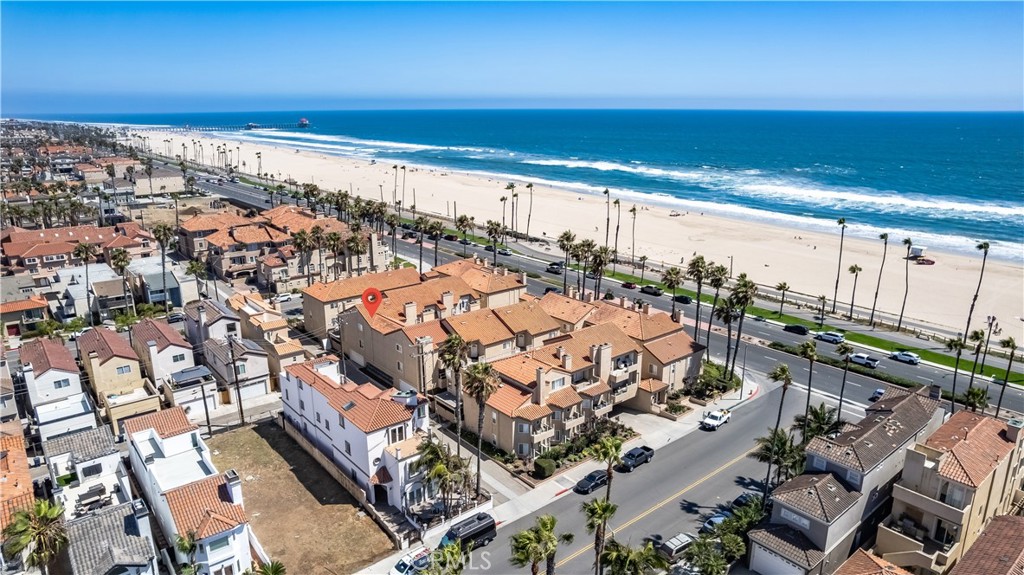 2000 Pacific Coast Highway 203, Huntington Beach CA 92648 - photo 1