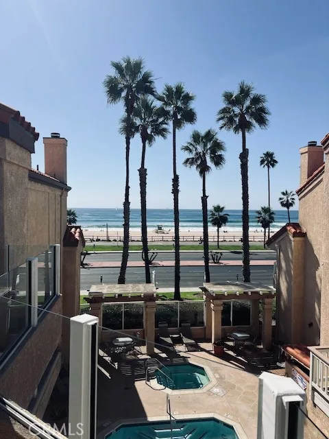 2000 Pacific Coast Highway 305, Huntington Beach