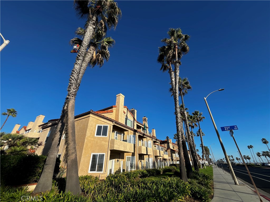 2000 Pacific Coast Highway 305, Huntington Beach CA 92648 - photo 2