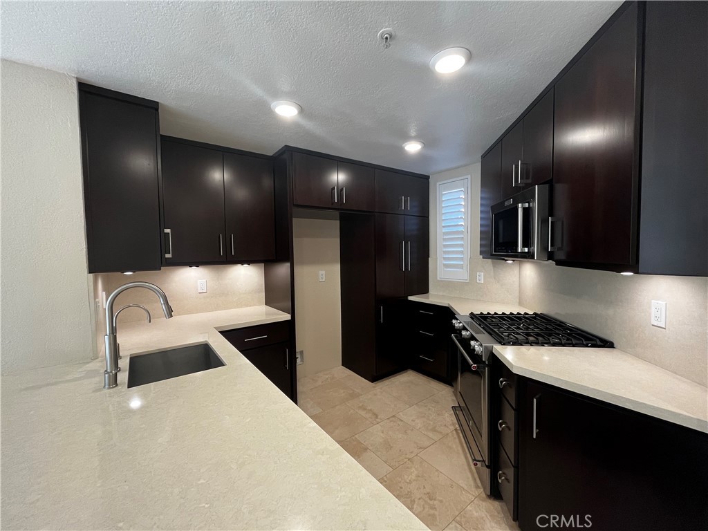 2000 Pacific Coast Highway 305, Huntington Beach CA 92648 - photo 4
